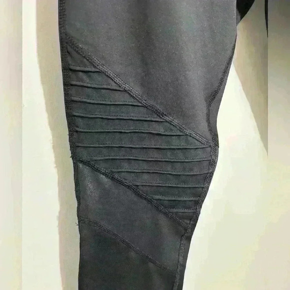 Avia Girls Moto Athletic Pants Leggings Kids Black Crop Size XL (14-16) NWT - Picture 4 of 7